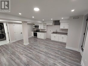 20 Tay Blvd in Bradford West Gwillimbury, ON - Building Photo - Building Photo