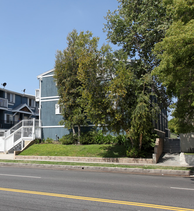 7447 Haskell Ave in Van Nuys, CA - Building Photo