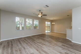 6945 Exeter Park Pl in Apollo Beach, FL - Building Photo - Building Photo