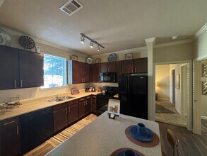 1811 Medical Pkwy in San Marcos, TX - Foto de edificio - Building Photo