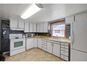 523 2nd St NE in Blooming Prairie, MN - Foto de edificio - Building Photo