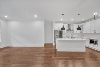 6890 Peachtree Dunwoody Rd, Unit 104 in Atlanta, GA - Building Photo - Building Photo