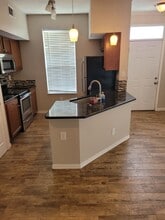 9388 Lake Chase Island Way, Unit 9388 in Tampa, FL - Building Photo - Building Photo