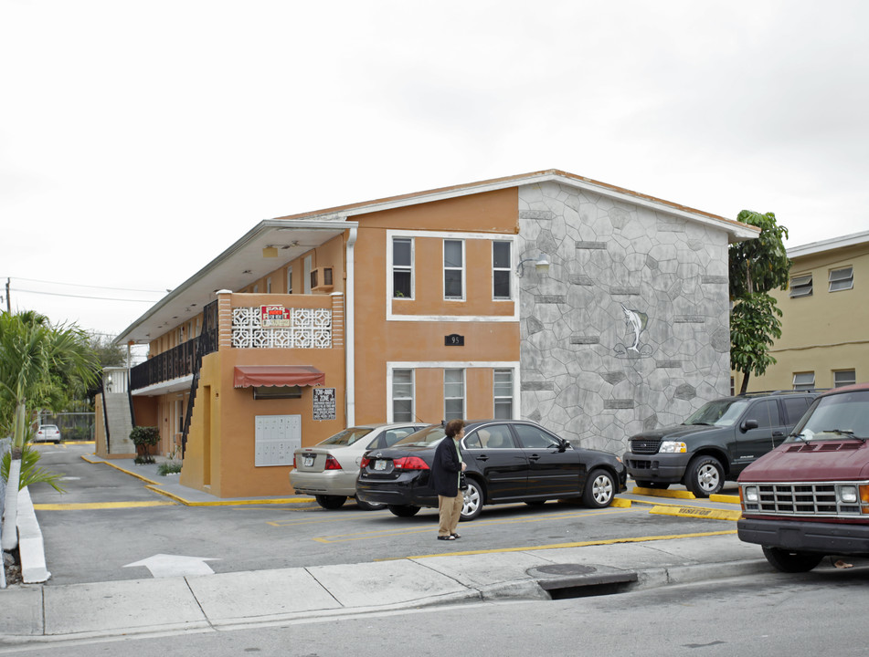 95 NW 47th Ave in Miami, FL - Foto de edificio