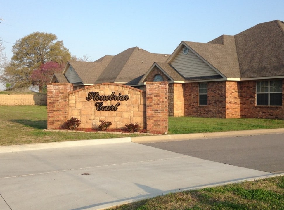 Stonebriar Court in Van Buren, AR - Foto de edificio