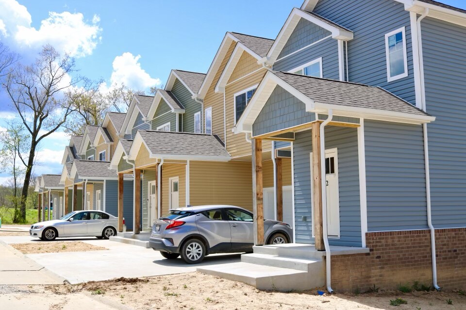 1 Honey Locust Ln in Ona, WV - Building Photo