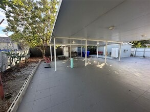 2430 NW 26th St in Miami, FL - Building Photo - Building Photo