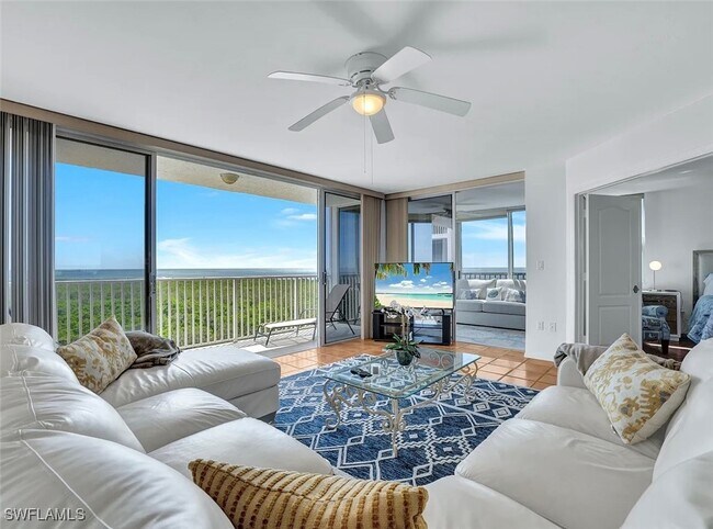 6361 Pelican Bay Blvd in Naples, FL - Building Photo - Building Photo