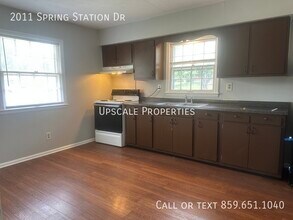 2011 Spring Station Dr in Lexington, KY - Building Photo - Building Photo