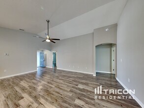 705 Persian Dr in Haines City, FL - Foto de edificio - Building Photo