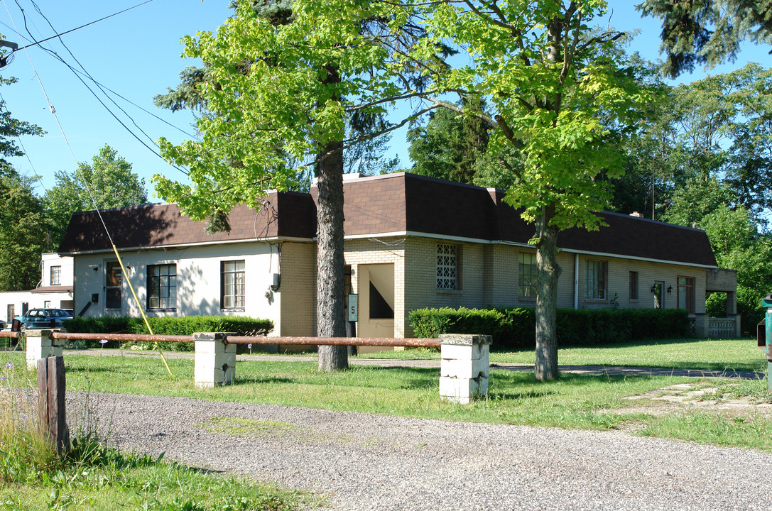 2412 Elm Rd NE in Warren, OH - Building Photo