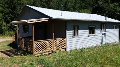 47534 Dement Creek Rd in Broadbent, OR - Building Photo - Building Photo