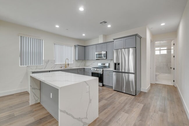 11619 Ayres Ave in Los Angeles, CA - Building Photo - Building Photo