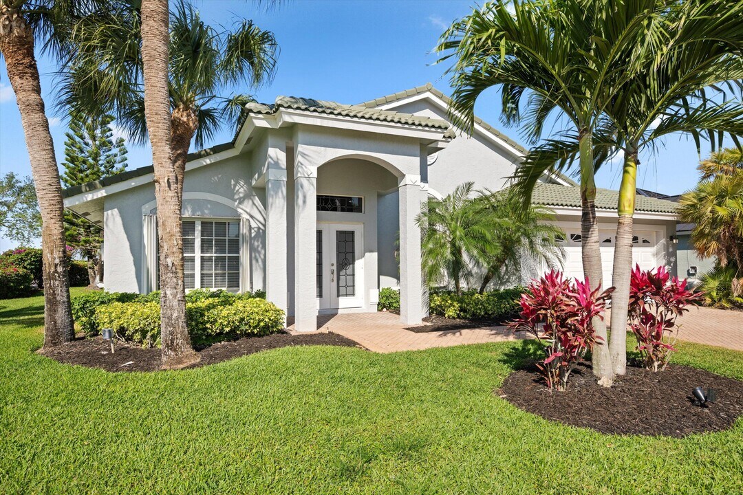 1871 Corsica Dr in Wellington, FL - Foto de edificio