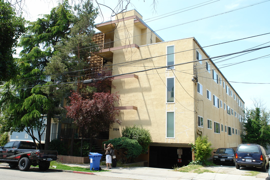 2534 Benvenue Ave in Berkeley, CA - Building Photo