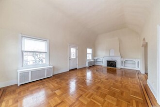 233 W Walnut St in Long Beach, NY - Building Photo - Building Photo