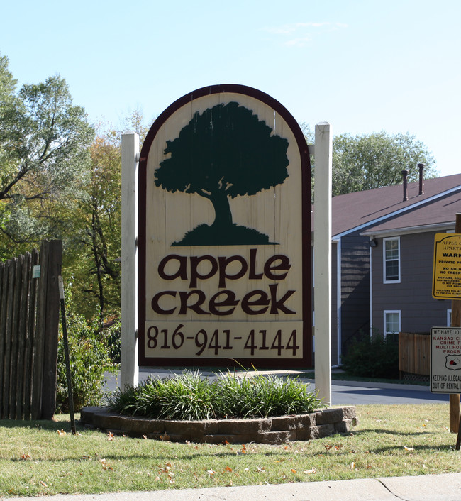 Apple Creek Apartments in Kansas City, MO - Foto de edificio - Building Photo