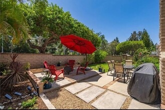 7944 E Deerfield Ln in Orange, CA - Foto de edificio - Building Photo