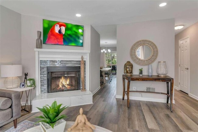 2101 Valley Oaks Dr SE in Smyrna, GA - Foto de edificio - Building Photo