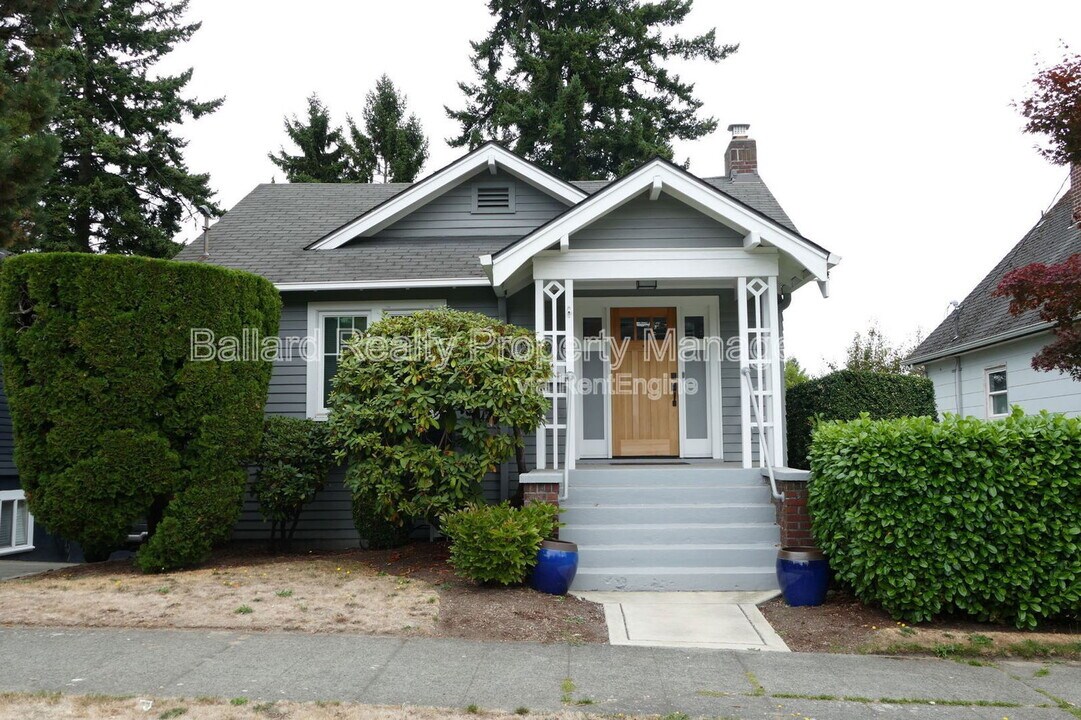 5746 35th Ave NE in Seattle, WA - Building Photo