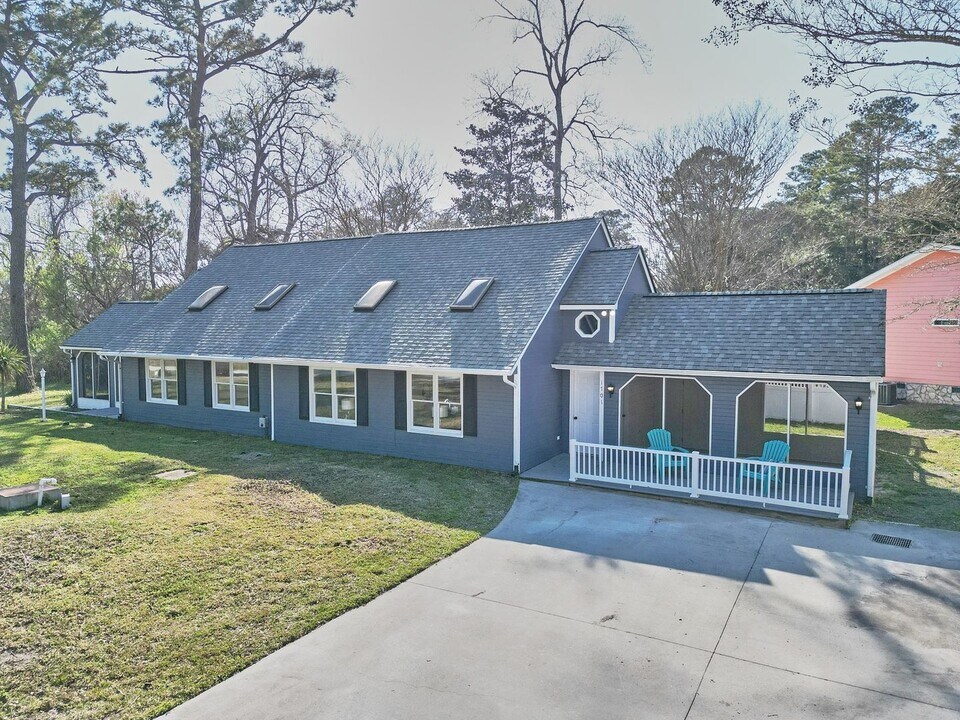 1701 Point Windward Pl SW in Shallotte, NC - Building Photo