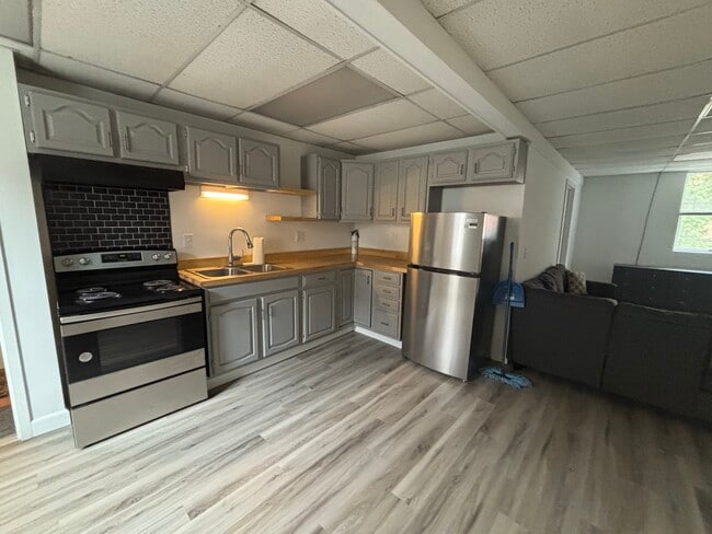 38 N Main St, Unit Apt #4