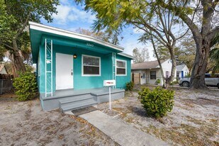 3245 Carlisle Ave S in St. Petersburg, FL - Foto de edificio - Building Photo