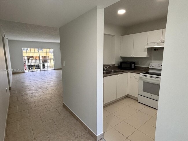 8900 Collins Ave in Surfside, FL - Building Photo - Building Photo