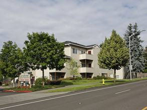 Landmark Apartments in Beaverton, OR - Building Photo - Building Photo