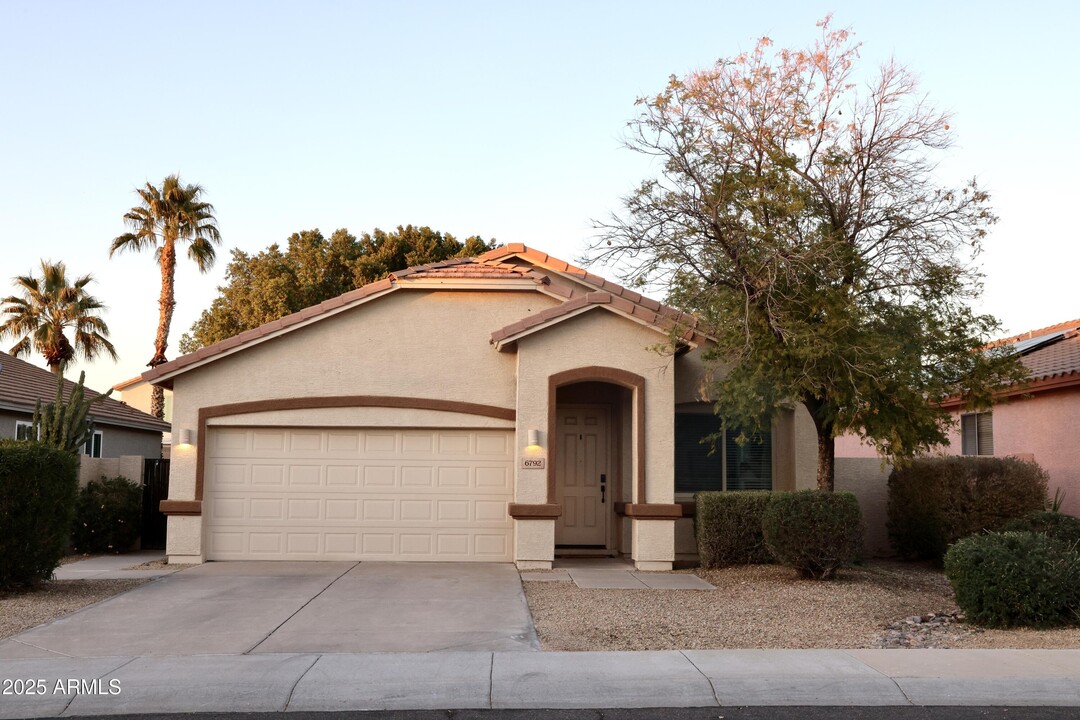 6792 W Tether Trail in Peoria, AZ - Building Photo