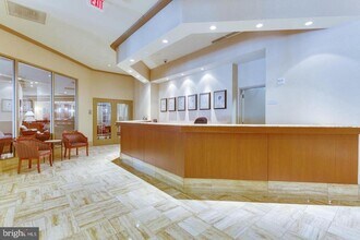 3101 N Hampton Dr in Alexandria, VA - Foto de edificio - Building Photo