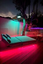 2066 Glencoe Way in Los Angeles, CA - Foto de edificio - Building Photo