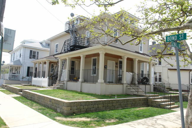 611 Bond St in Asbury Park, NJ - Foto de edificio - Building Photo