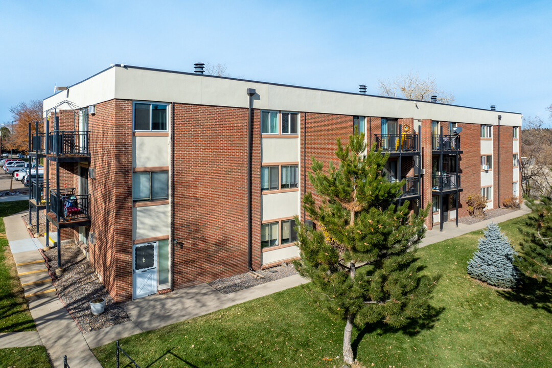 Seven Springs Condos in Denver, CO - Foto de edificio