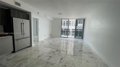 488 NE 18th St, Unit 2704 in Miami, FL - Building Photo - Building Photo
