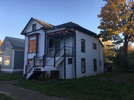 269 C St in Independence, OR - Building Photo