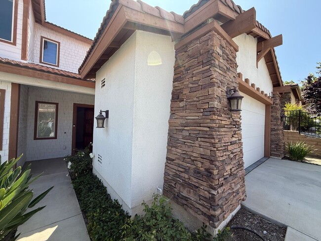 577 Vía Pueblo in Riverside, CA - Building Photo - Building Photo
