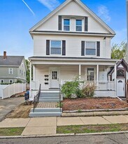 15 W Water St, Unit 2 in Wakefield, MA - Building Photo
