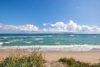 1048 S Ocean Blvd in Palm Beach, FL - Building Photo - Building Photo