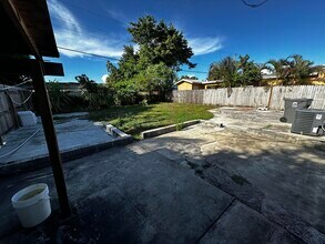 559 Dogwood Rd in West Palm Beach, FL - Building Photo - Building Photo