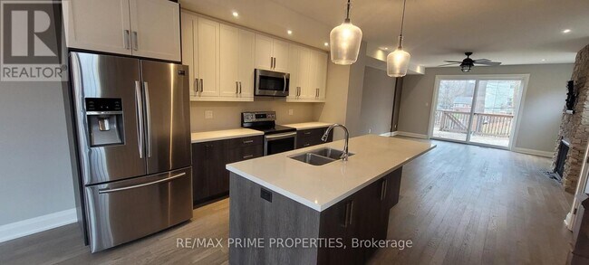 88 Clapperton St in Barrie, ON - Building Photo - Building Photo