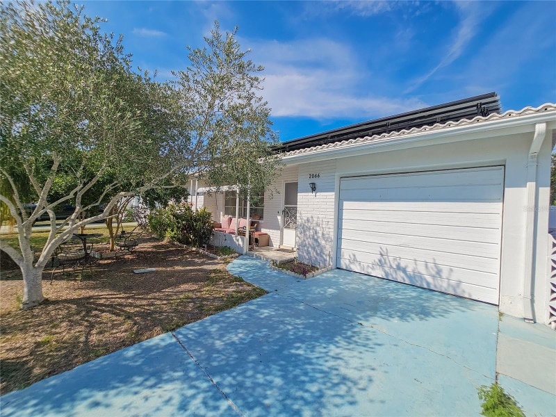 2066 High Ridge Dr in Clearwater, FL - Building Photo