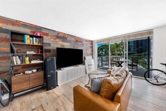 1541 Brickell Ave in Miami, FL - Building Photo - Building Photo