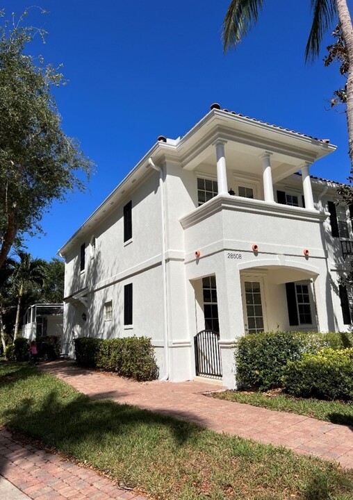 28508 Alessandria Cir in Bonita Springs, FL - Foto de edificio
