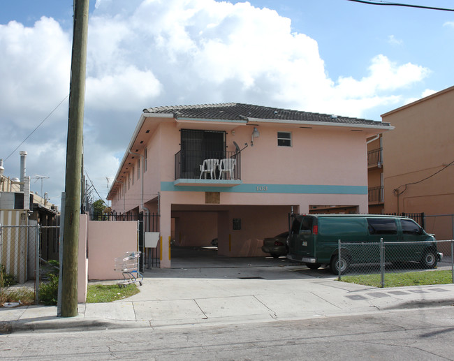 103 SW 18th Ave in Miami, FL - Building Photo - Building Photo