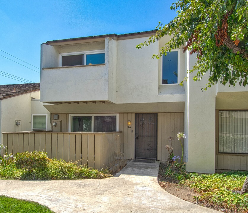369 Meadow Ct in Brea, CA - Building Photo