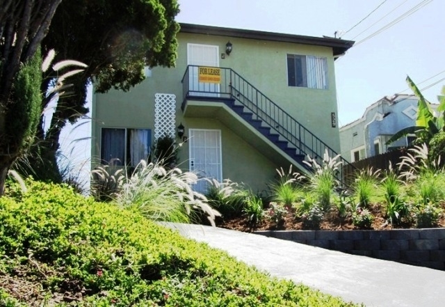 529 W Macarthur Ave in San Pedro, CA - Building Photo