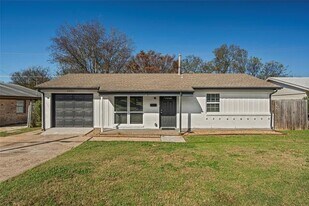 4021 Happy Canyon Dr in Dallas, TX - Building Photo