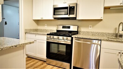 11818 Breton Ct, Unit 1A in Reston, VA - Foto de edificio - Building Photo