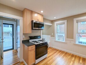 13 Kimball Rd, Unit 13 in Watertown, MA - Building Photo - Building Photo